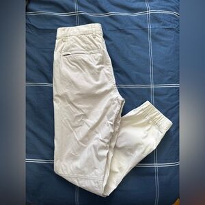 RW&CO. Men's Slim Fit Cream Commuter Jogger